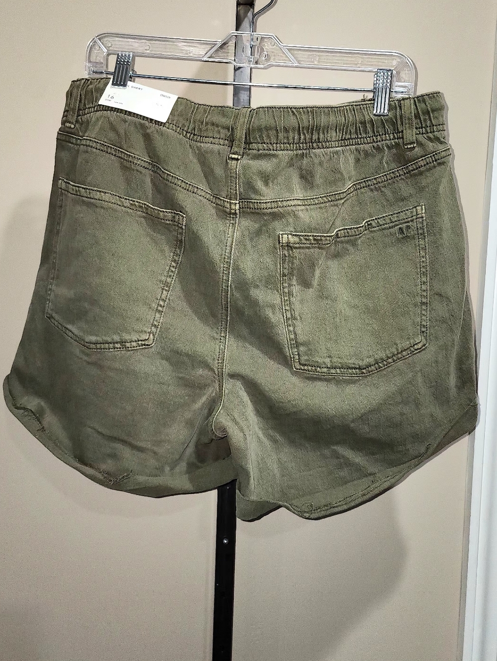 NWT American Eagle Outfitters's AE Low-Rise Denim Tomgirl Short Size 16 - Picture 2 of 14